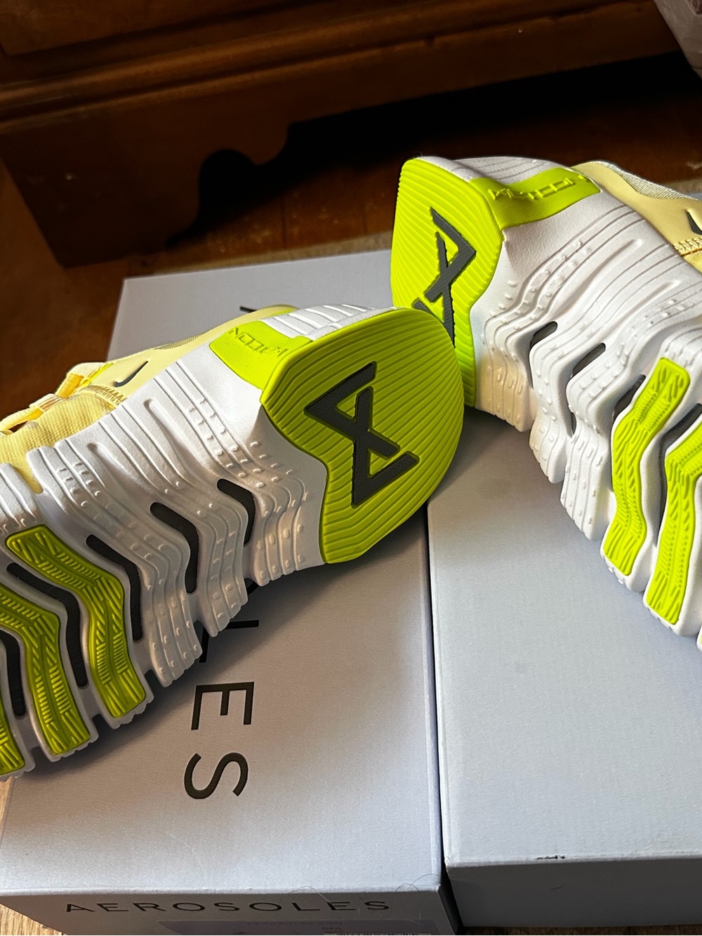 Nike Free Metcon Sneakers in Pale Yellow with Lime Accent size 7.5 women’s